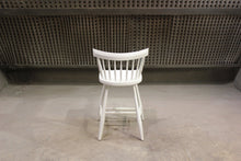 Load image into Gallery viewer, Low Fan Back Bar Chair | 24&quot; Contemporary White Windsor Bar Chair
